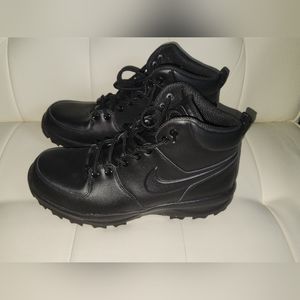 Nike Manoa Boots Mens 10.5 Leather Triple Black Water Resistant Shoes 454350-003